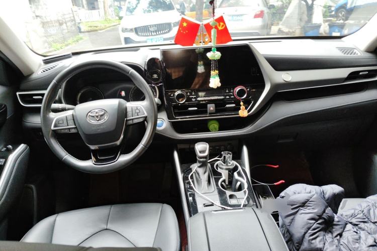 Used Toyota Highlander 2022 Dual-Engine 2.5L Four-Wheel Drive Prestige Version 7 Seats Center Console
