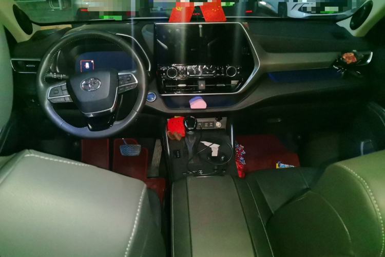 Used Toyota Highlander 2022 Dual-Engine 2.5L Four-Wheel Drive Supreme Edition 7-Seater Center Console