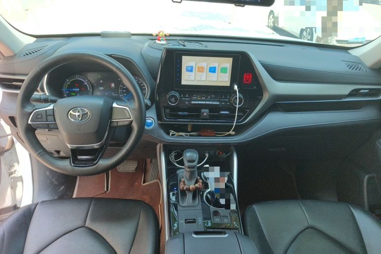 Used Toyota Highlander 2022 Dual-Engine 2.5L 4x4 Elite Edition 7-Seater Center Console