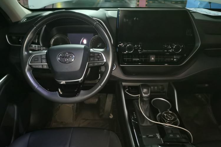 Used Toyota Highlander 2022 Dual-Engine 2.5L Four-Wheel Drive Supreme Edition 7-Seater Center Console