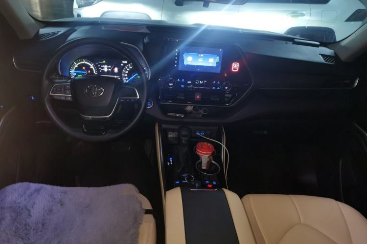 Used Toyota Highlander 2022 Dual-Engine 2.5L Two-Wheel Drive Elite Edition 5 Seats Center Console