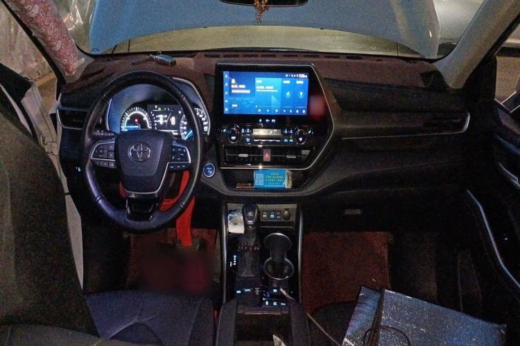 Used Toyota Highlander 2022 Dual-Engine 2.5L Four-Wheel Drive Supreme Edition 7-Seater Center Console