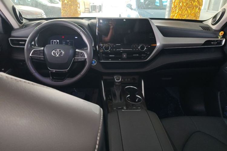 Used Toyota Highlander 2022 Dual-Engine 2.5L Four-Wheel Drive Prestige Version 7 Seats Center Console
