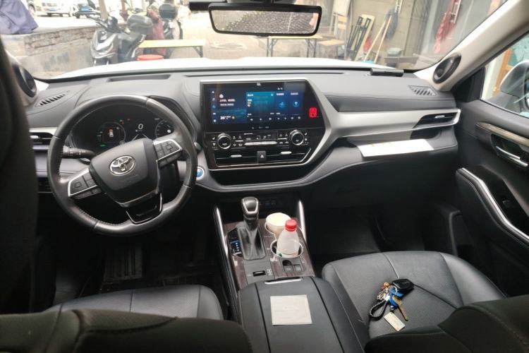 Used Toyota Highlander 2022 Dual-Engine 2.5L Four-Wheel Drive Supreme Edition 7-Seater Center Console