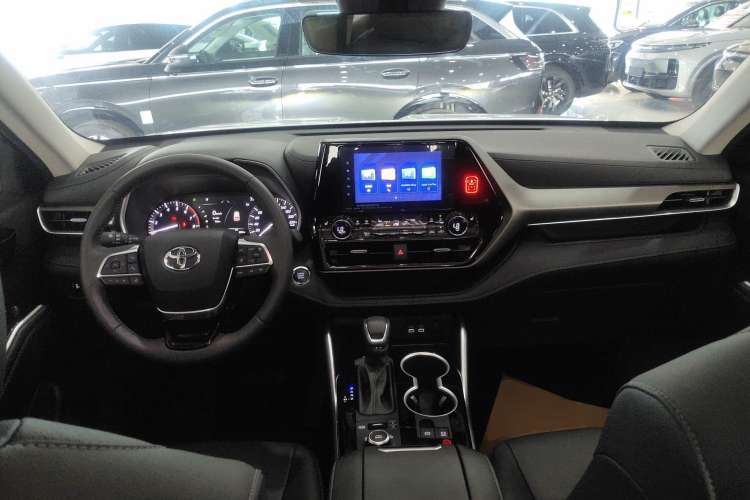 Used Toyota Highlander 2022 380T 4x4 Luxury Edition 7 Seats Center Console