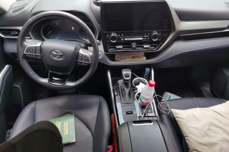 Used Toyota Highlander 2022 Dual-Engine 2.5L Four-Wheel Drive Supreme Edition 7-Seater Center Console