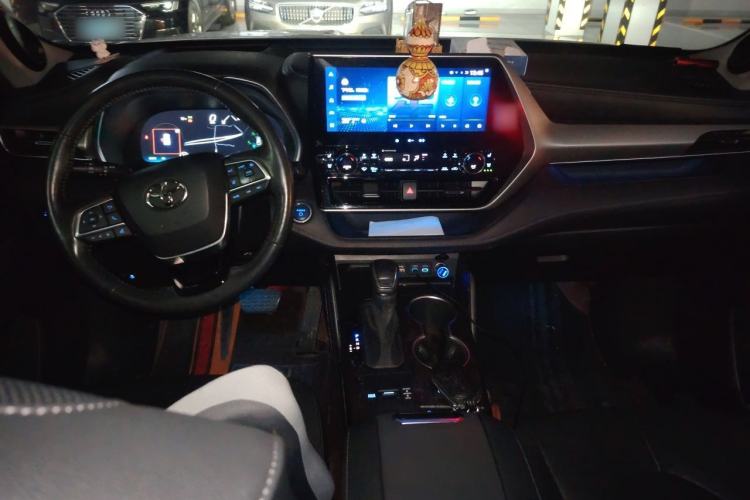 Used Toyota Highlander 2022 Dual-Engine 2.5L Four-Wheel Drive Supreme Edition 7-Seater Center Console