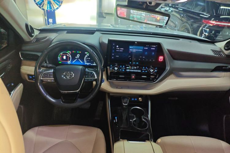 Used Toyota Highlander 2022 Dual-Engine 2.5L Four-Wheel Drive Supreme Edition 7-Seater Center Console