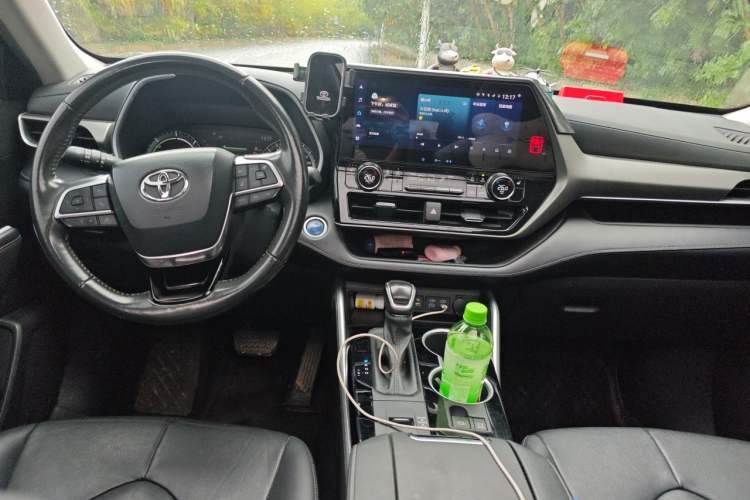 Used Toyota Highlander 2022 Dual-Engine 2.5L Two-Wheel Drive Prestige Edition 7-Seater Center Console