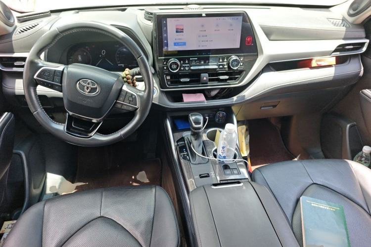 Used Toyota Highlander 2022 Dual-Engine 2.5L Four-Wheel Drive Supreme Edition 7-Seater Center Console
