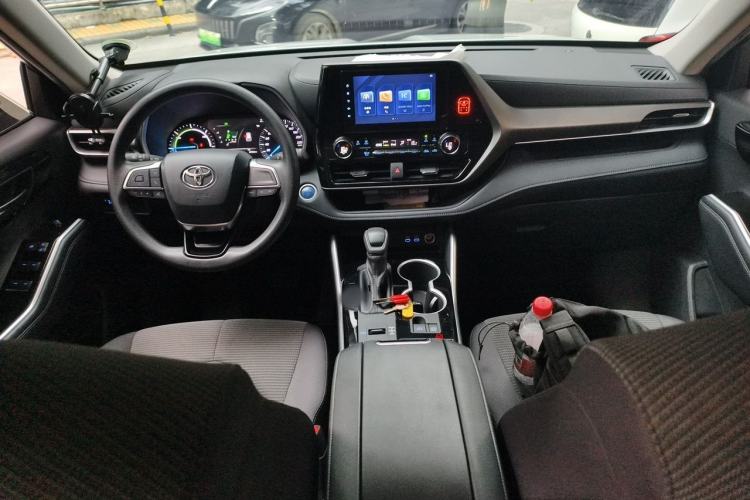 Used Toyota Highlander 2022 Dual-Engine 2.5L Two-Wheel Drive Elite Edition 7-Seater Center Console