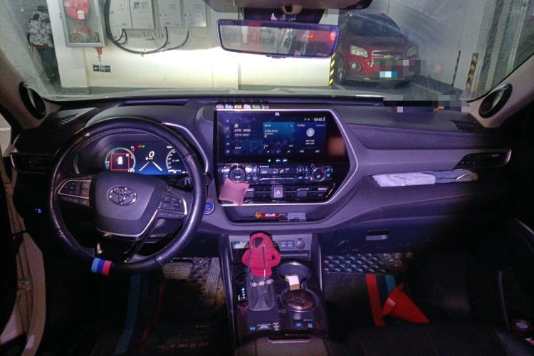 Used Toyota Highlander 2022 Dual-Engine 2.5L Four-Wheel Drive Supreme Edition 7-Seater Center Console