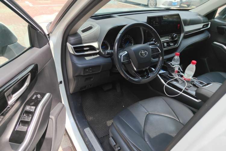 Used Toyota Highlander 2022 Dual-Engine 2.5L Four-Wheel Drive Prestige Version 7 Seats Driver Seat