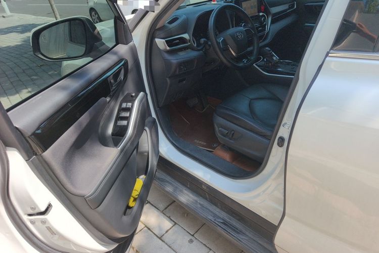 Used Toyota Highlander 2022 Dual-Engine 2.5L 4x4 Elite Edition 7-Seater Driver Seat