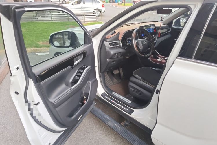 Used Toyota Highlander 2022 Dual-Engine 2.5L Four-Wheel Drive Prestige Version 7 Seats Driver Seat