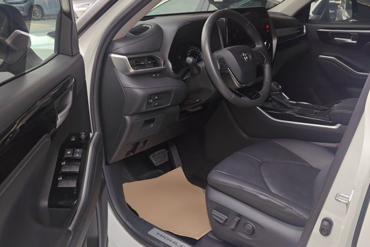 Used Toyota Highlander 2022 Dual-Engine 2.5L Four-Wheel Drive Prestige Version 7 Seats Driver Seat