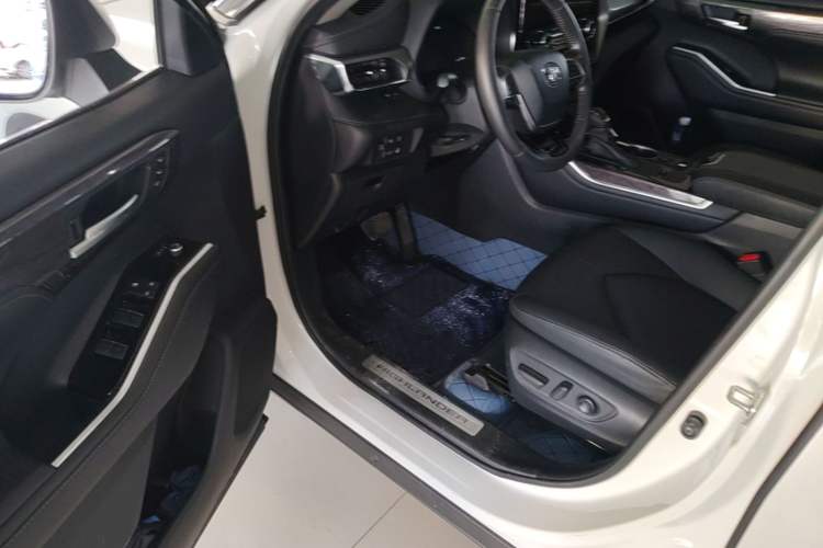 Used Toyota Highlander 2022 Dual-Engine 2.5L Four-Wheel Drive Prestige Version 7 Seats Driver Seat