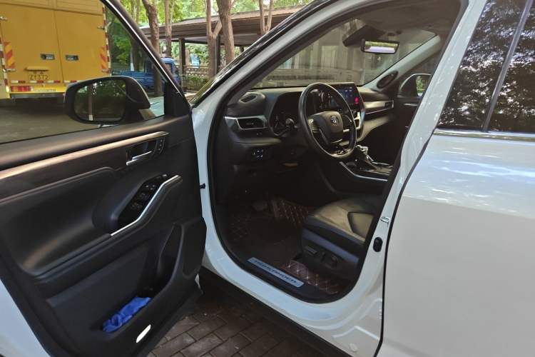 Used Toyota Highlander 2022 Dual-Engine 2.5L Four-Wheel Drive Supreme Edition 7-Seater Driver Seat