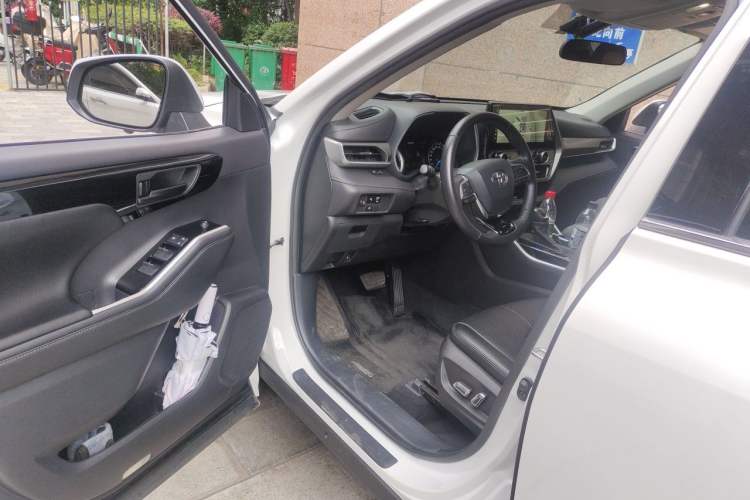 Used Toyota Highlander 2022 Dual-Engine 2.5L 4x4 Elite Edition 7-Seater Driver Seat