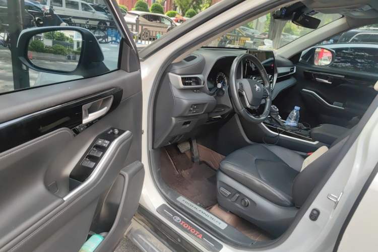 Used Toyota Highlander 2022 Dual-Engine 2.5L Four-Wheel Drive Prestige Version 7 Seats Driver Seat