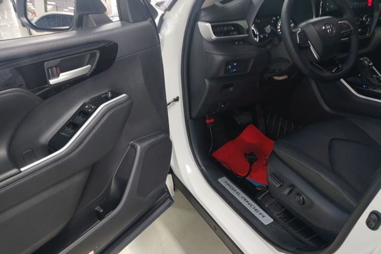 Used Toyota Highlander 2022 Dual-Engine 2.5L Four-Wheel Drive Prestige Version 7 Seats Driver Seat