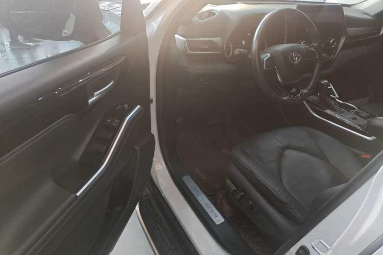Used Toyota Highlander 2022 Dual-Engine 2.5L Four-Wheel Drive Prestige Version 7 Seats Driver Seat