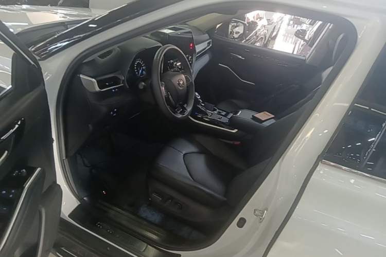 Used Toyota Highlander 2022 Dual-Engine 2.5L Four-Wheel Drive Prestige Version 7 Seats Driver Seat