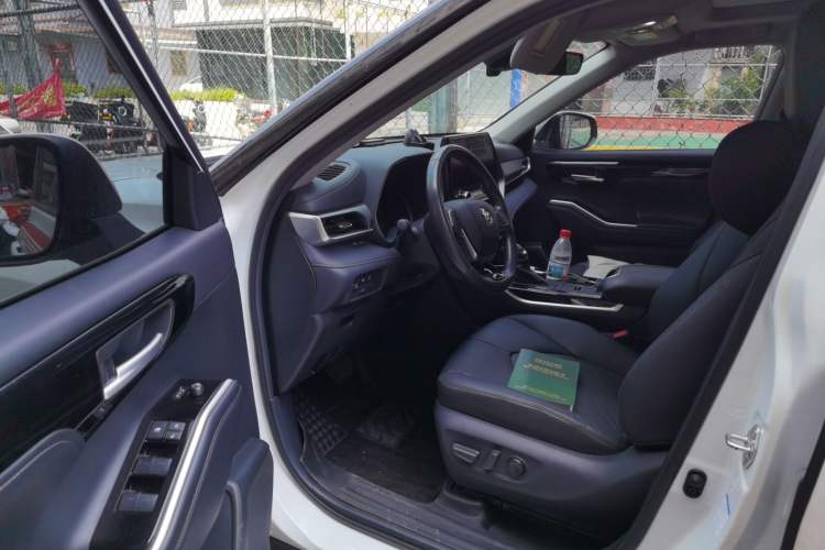Used Toyota Highlander 2022 Dual-Engine 2.5L Four-Wheel Drive Supreme Edition 7-Seater Driver Seat