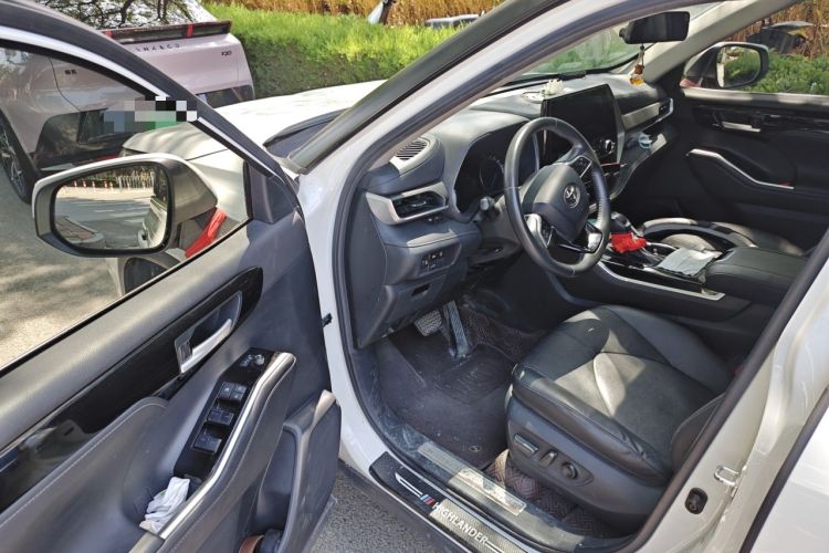 Used Toyota Highlander 2022 Dual-Engine 2.5L Four-Wheel Drive Prestige Version 7 Seats Driver Seat