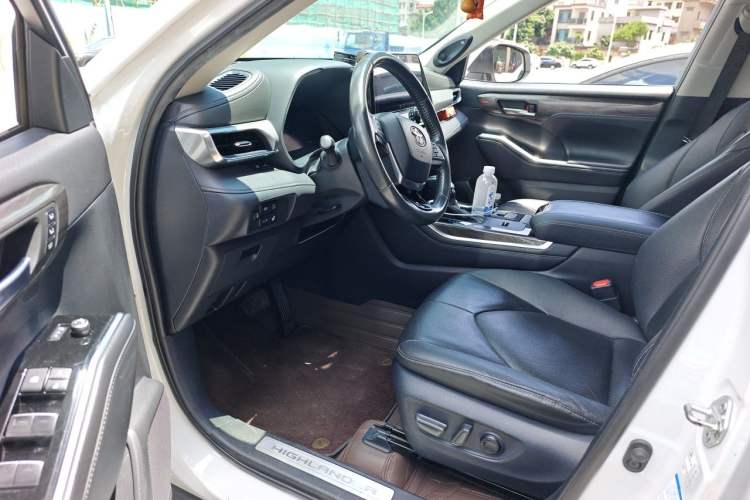 Used Toyota Highlander 2022 Dual-Engine 2.5L Four-Wheel Drive Supreme Edition 7-Seater Driver Seat