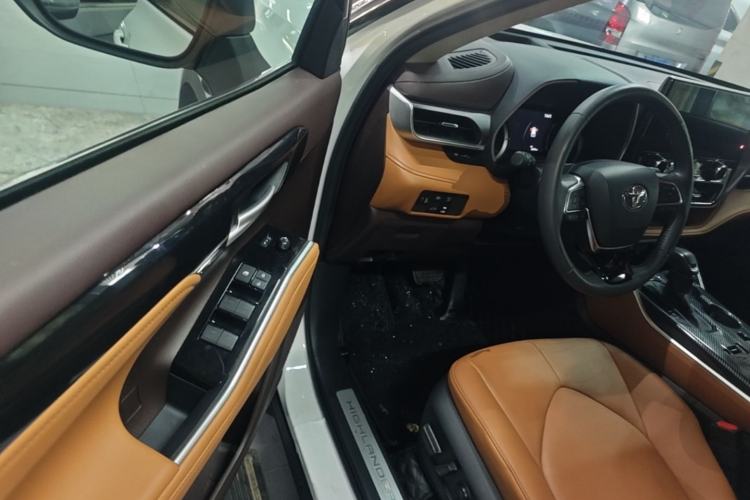 Used Toyota Highlander 2022 Dual-Engine 2.5L Four-Wheel Drive Prestige Version 7 Seats Driver Seat