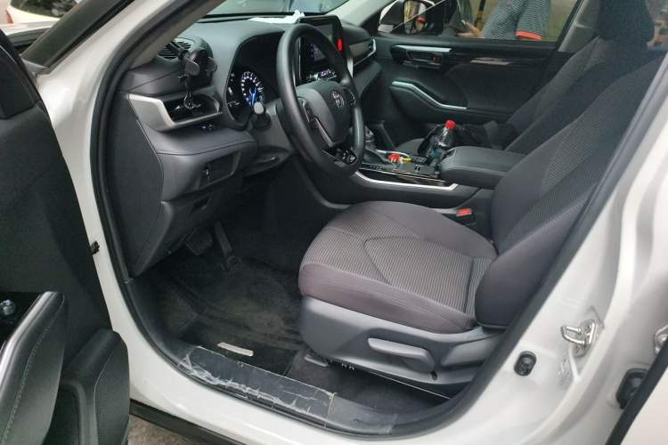 Used Toyota Highlander 2022 Dual-Engine 2.5L Two-Wheel Drive Elite Edition 7-Seater Driver Seat