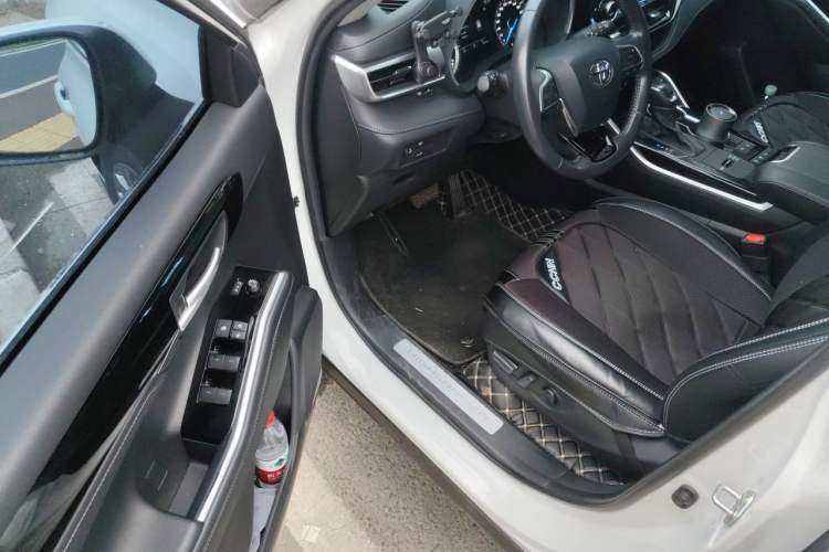 Used Toyota Highlander 2022 Dual-Engine 2.5L Four-Wheel Drive Prestige Version 7 Seats Driver Seat