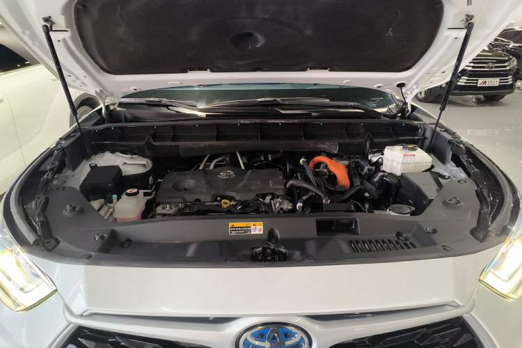 Used Toyota Highlander 2022 Dual-Engine 2.5L Four-Wheel Drive Prestige Version 7 Seats Engine Bay