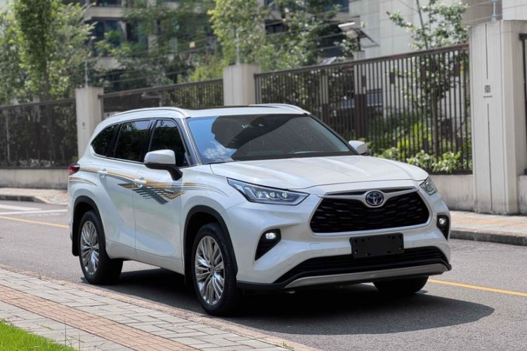 Used Toyota Highlander 2022 Dual-Engine 2.5L Four-Wheel Drive Prestige Version 7 Seats Exterior 2