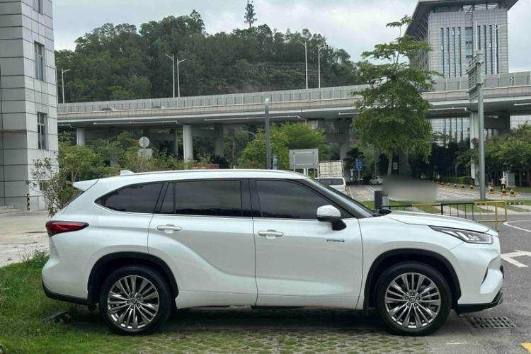 Used Toyota Highlander 2022 Dual-Engine 2.5L Four-Wheel Drive Prestige Version 7 Seats Exterior 3