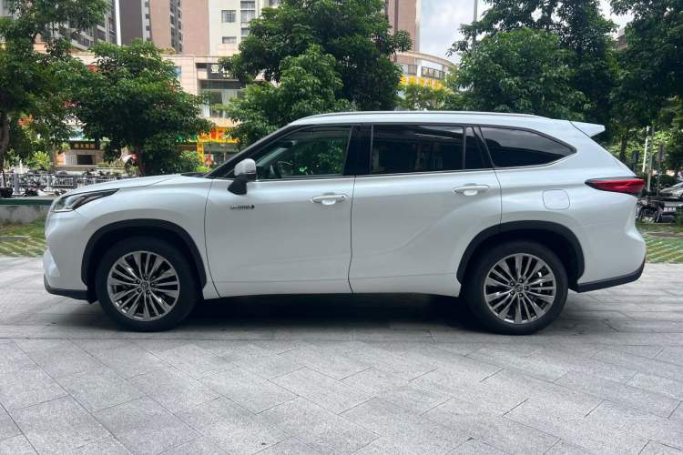Used Toyota Highlander 2022 Dual-Engine 2.5L Four-Wheel Drive Prestige Version 7 Seats Exterior 3