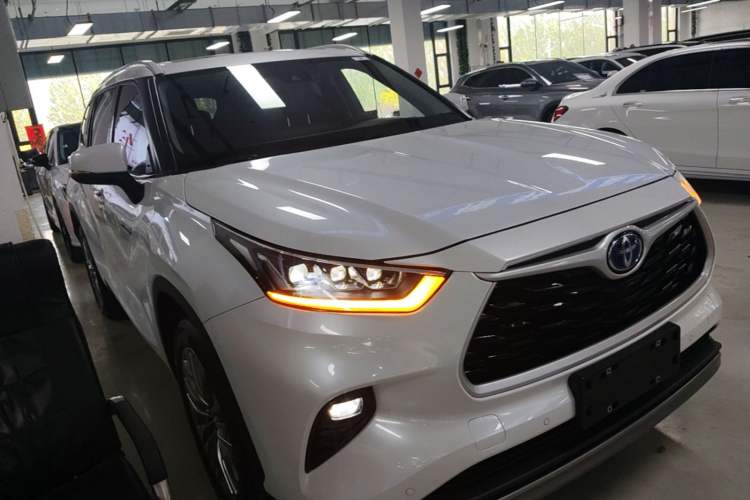 Used Toyota Highlander 2022 Dual-Engine 2.5L Four-Wheel Drive Prestige Version 7 Seats Front Right 45 Deg