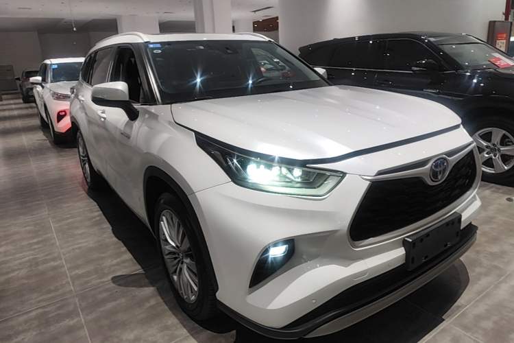 Used Toyota Highlander 2022 Dual-Engine 2.5L Four-Wheel Drive Prestige Version 7 Seats Front Right 45 Deg