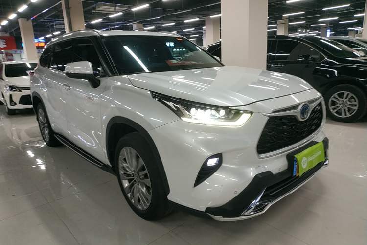 Used Toyota Highlander 2022 Dual-Engine 2.5L Four-Wheel Drive Prestige Version 7 Seats Front Right 45 Deg