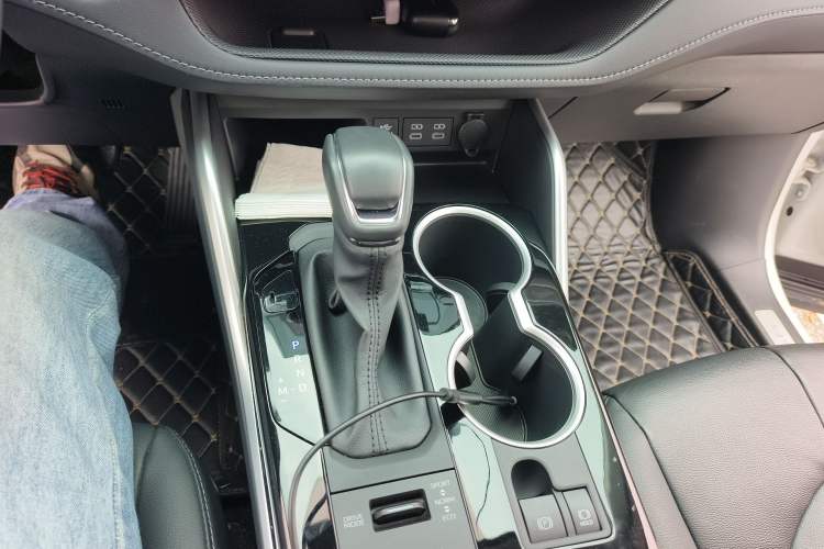 Used Toyota Highlander 2022 380T Four-Wheel Drive Prestige Edition 7-Seater Gear Lever