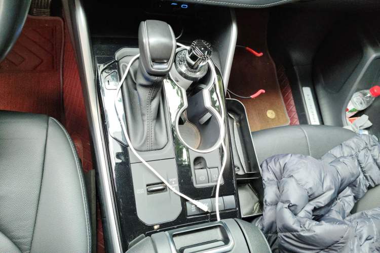 Used Toyota Highlander 2022 Dual-Engine 2.5L Four-Wheel Drive Prestige Version 7 Seats Gear Lever