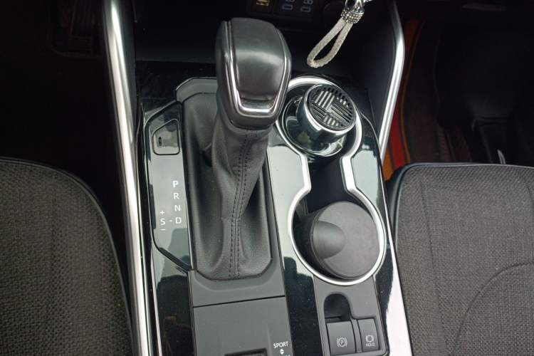 Used Toyota Highlander 2022 Dual-Engine 2.5L Four-Wheel Drive Prestige Version 7 Seats Gear Lever