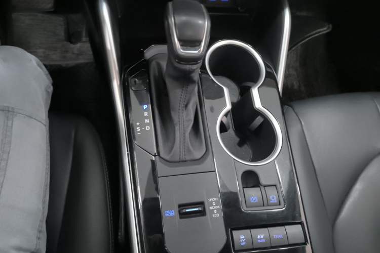 Used Toyota Highlander 2022 Dual-Engine 2.5L Four-Wheel Drive Prestige Version 7 Seats Gear Lever