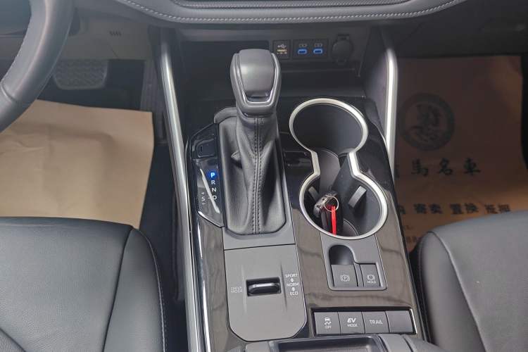 Used Toyota Highlander 2022 Dual-Engine 2.5L Four-Wheel Drive Prestige Version 7 Seats Gear Lever