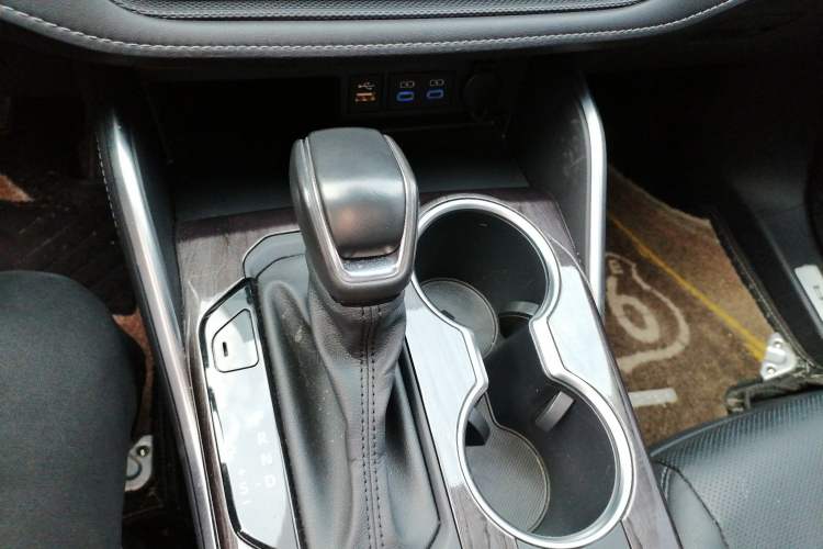Used Toyota Highlander 2022 Dual-Engine 2.5L Four-Wheel Drive Supreme Edition 7-Seater Gear Lever
