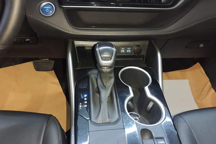 Used Toyota Highlander 2022 Dual-Engine 2.5L Four-Wheel Drive Prestige Version 7 Seats Gear Lever