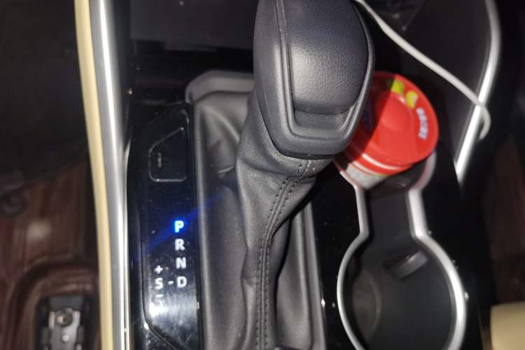 Used Toyota Highlander 2022 Dual-Engine 2.5L Two-Wheel Drive Elite Edition 5 Seats Gear Lever