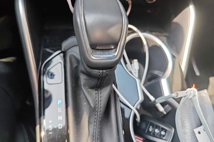 Used Toyota Highlander 2022 Dual-Engine 2.5L Four-Wheel Drive Prestige Version 7 Seats Gear Lever