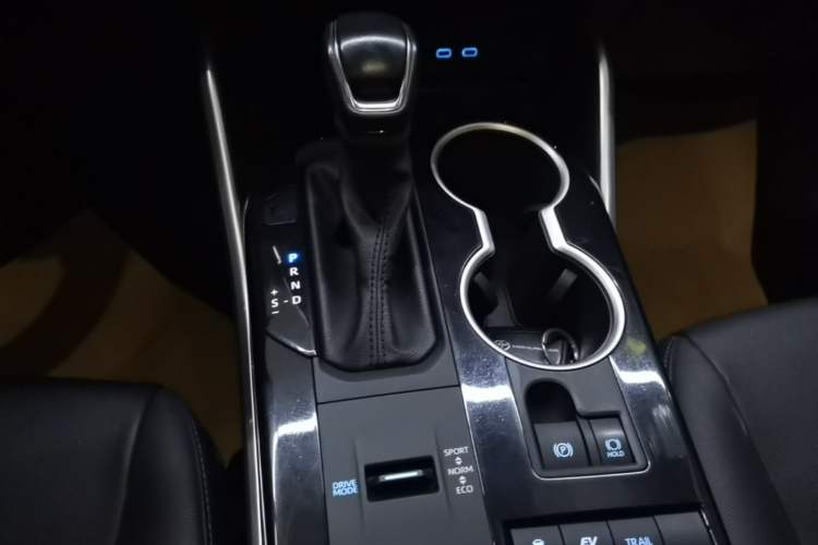 Used Toyota Highlander 2022 Dual-Engine 2.5L Four-Wheel Drive Prestige Version 7 Seats Gear Lever